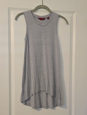 G.I.L.I. Light Gray Sleeveless High-Low Tank. Size XXS